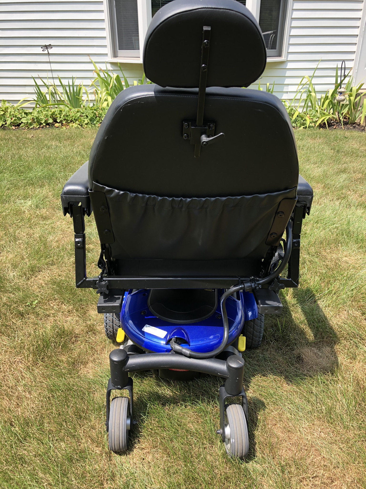 Pride Mobility “Quantum J6” power wheelchair with 5” lift seat