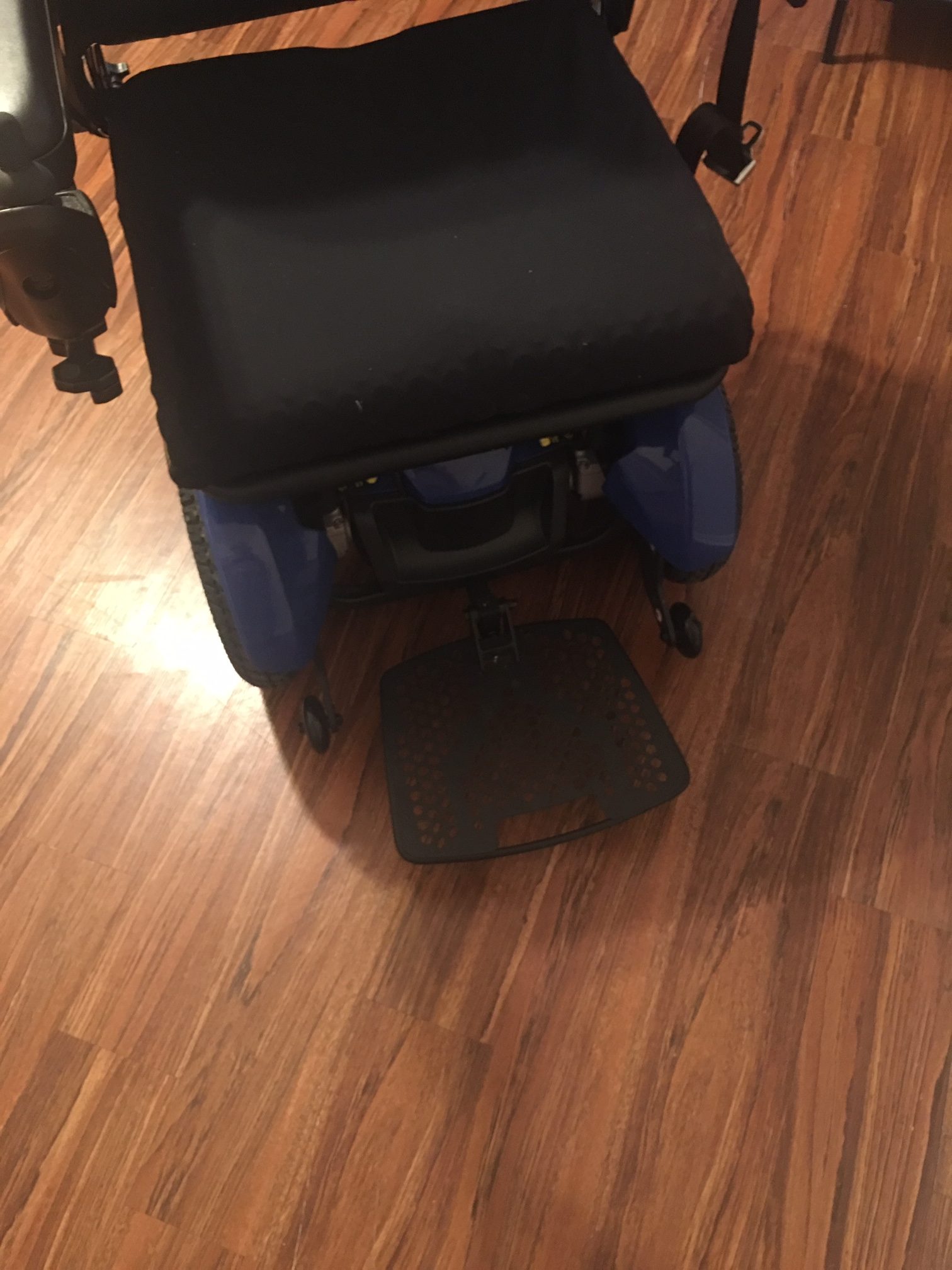 Electric Mobility Chair - Buy & Sell Used Electric Wheelchairs