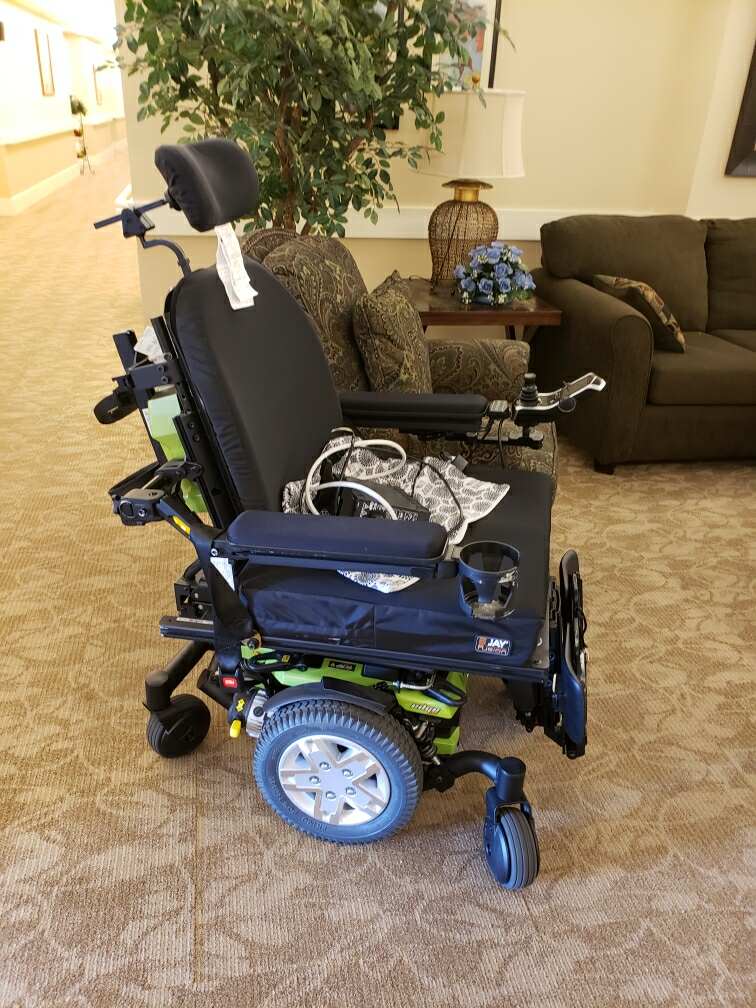 NuMotion Q6 Electric Wheelchair Buy & Sell Used Electric Wheelchairs