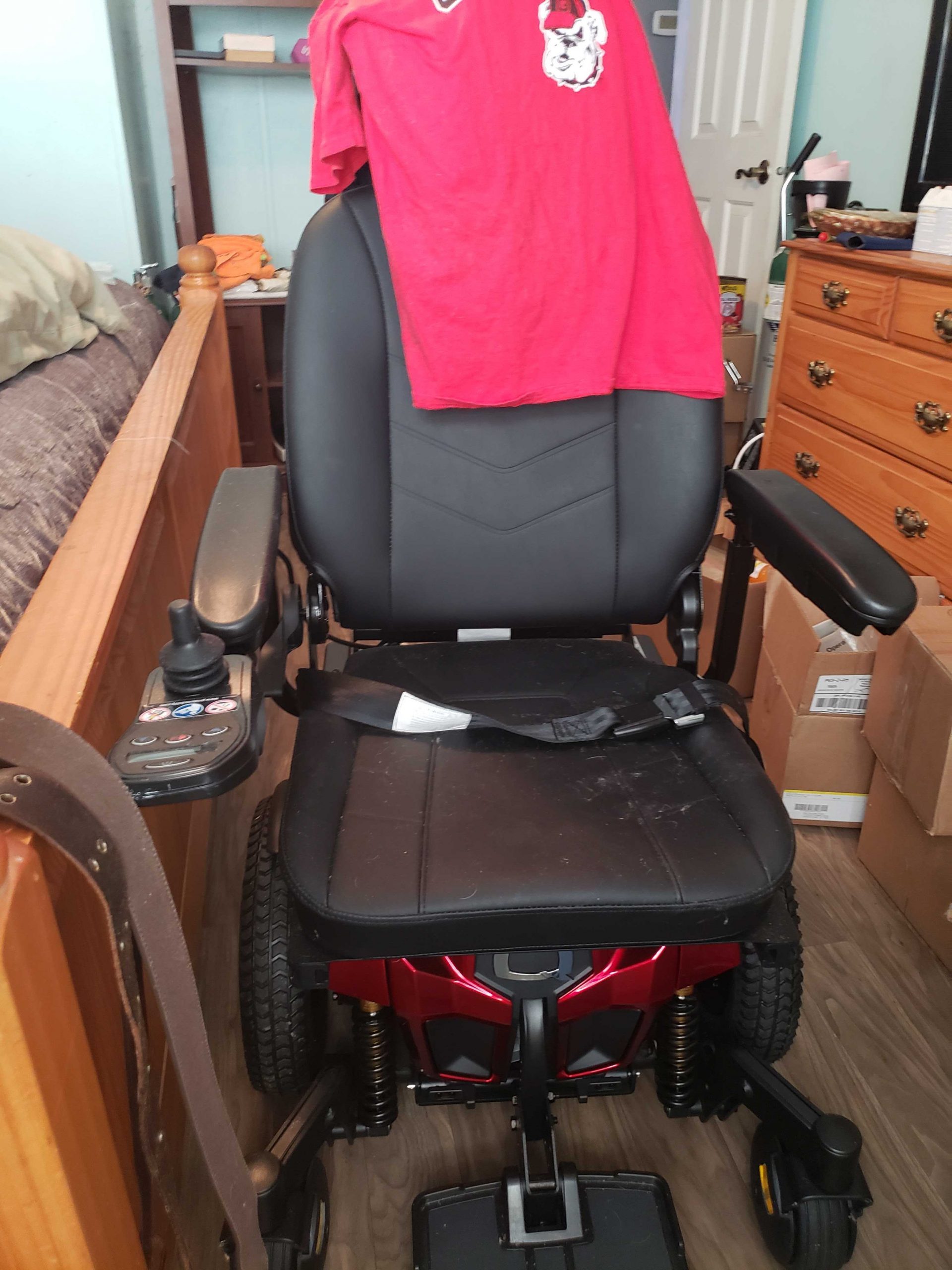 Quantum q6 Edge 3 with captain seat and power lift for a truck Buy