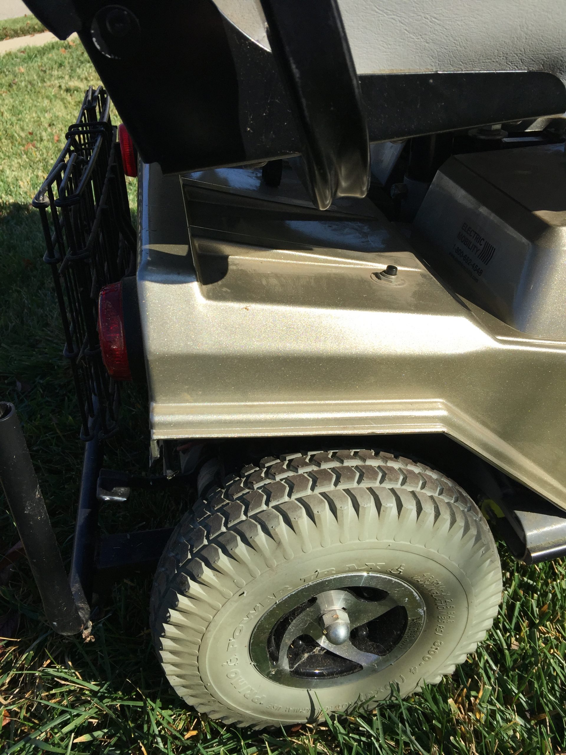 3 Wheel Rascal 245 Scooter Heavy Duty 500 Pounds New Batteries Minimal