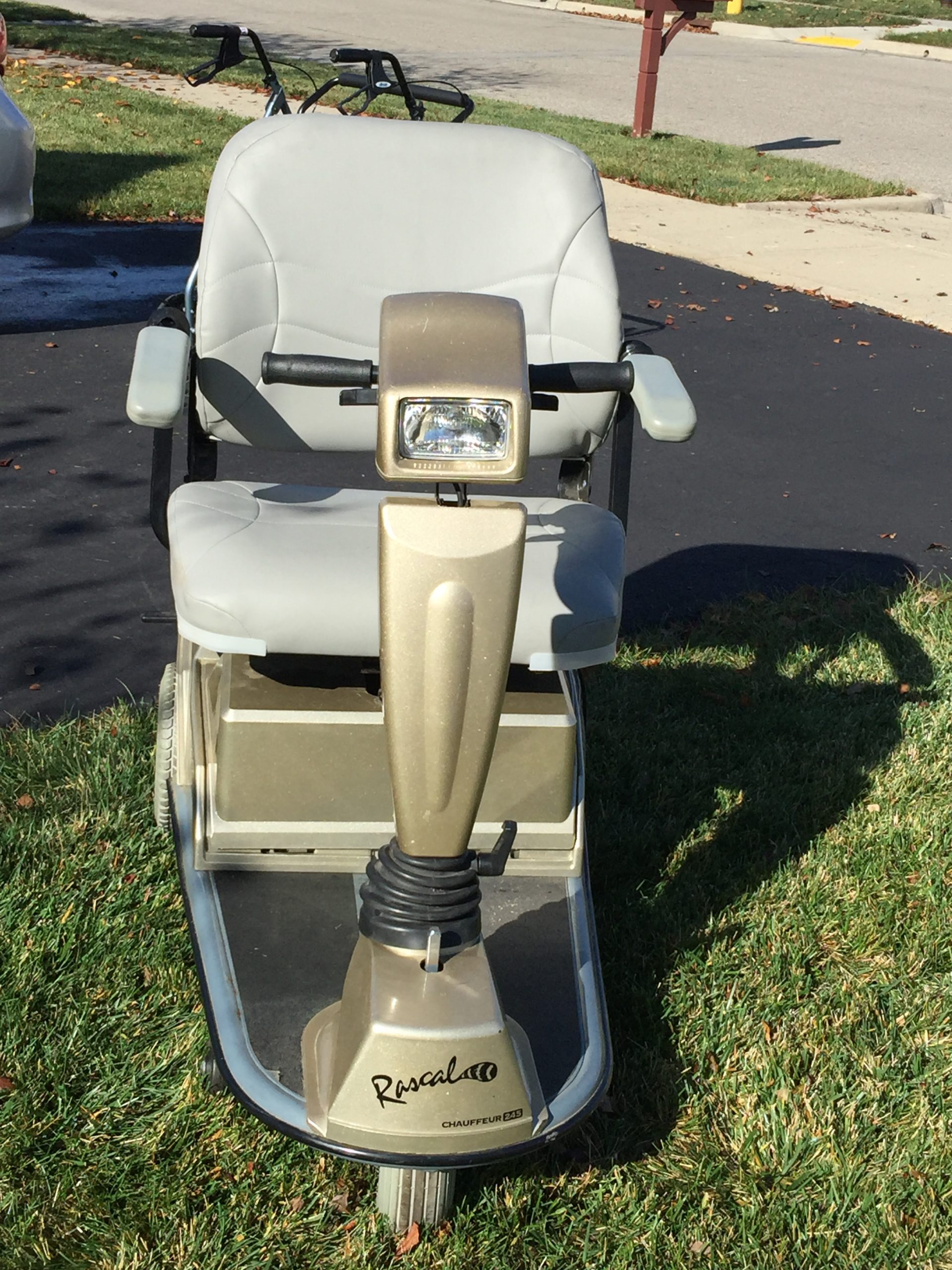 3 Wheel Rascal 245 Scooter Heavy Duty 500 Pounds New Batteries Minimal