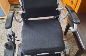 Travel power wheelchair
