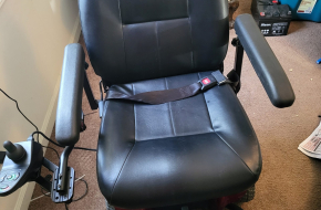 Invacare Pronto M-41 powerd chair